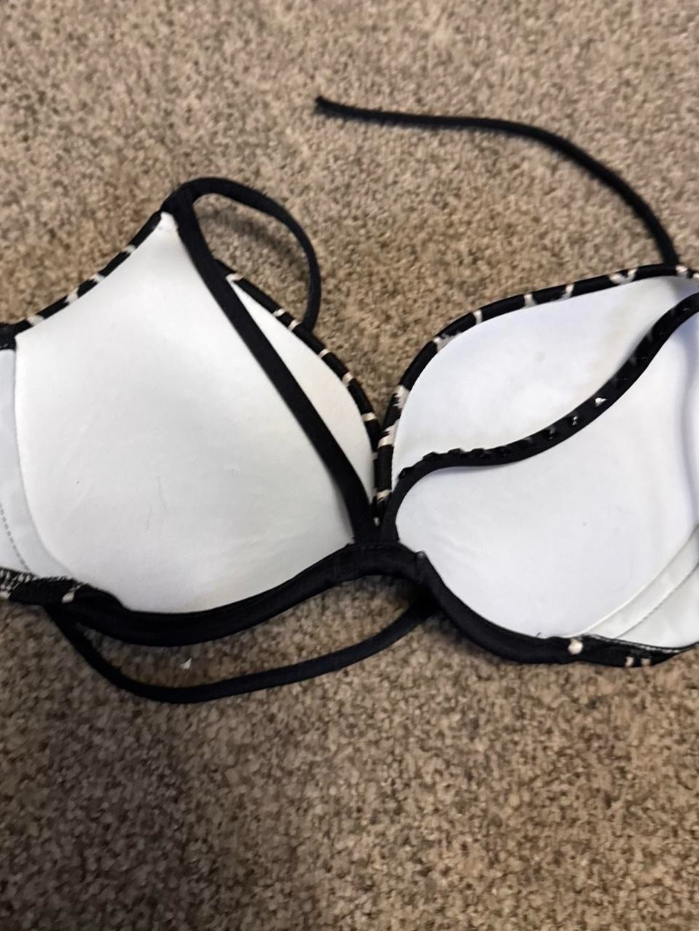 Victoria’s Secret Miraculous Bombshell Bikini Top Animal Print- adds 2 cup sizes - Picture 3 of 4